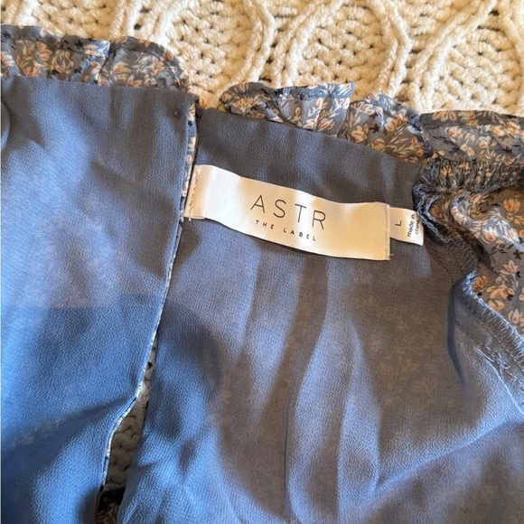 ASTR The Label Floral Blue Dress with Ruffle Hem Size L - Picture 2 of 13